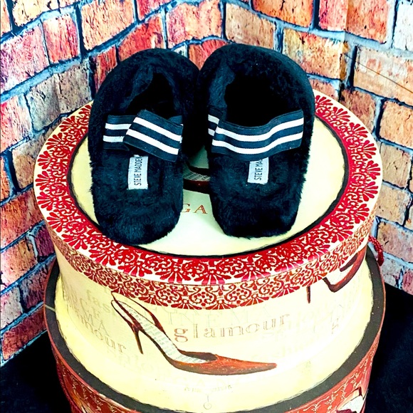 Steve Madden Women’s Fuzz Slipper Black Size 6 - Picture 4 of 5
